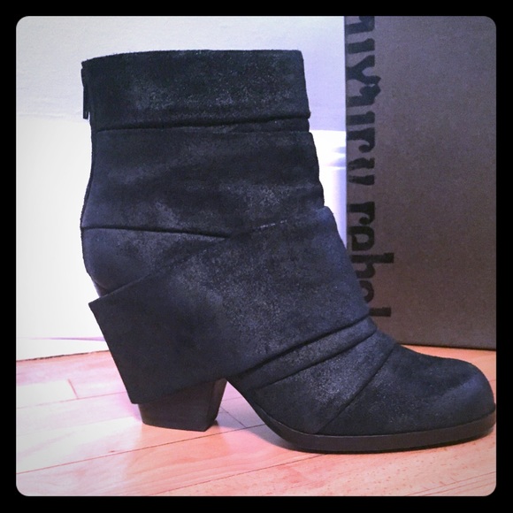 Luxury rebel suede booties. - Picture 1 of 6